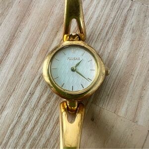 Vintage pulsar ladies gold tone bracelet watch NEW BATTERY